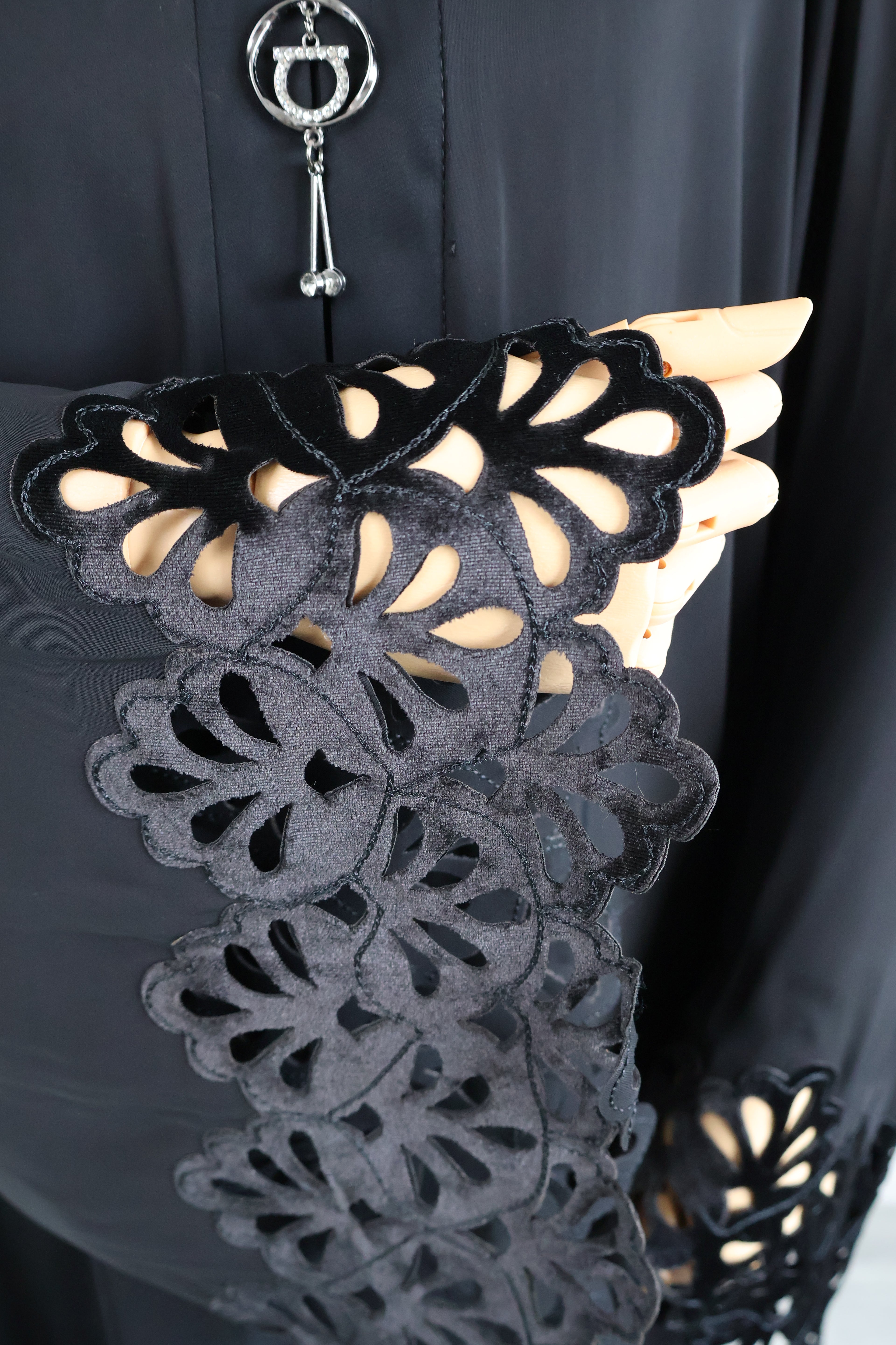 Abaya Lumea – zijaanzicht vloeiende damesabaya – HBYA