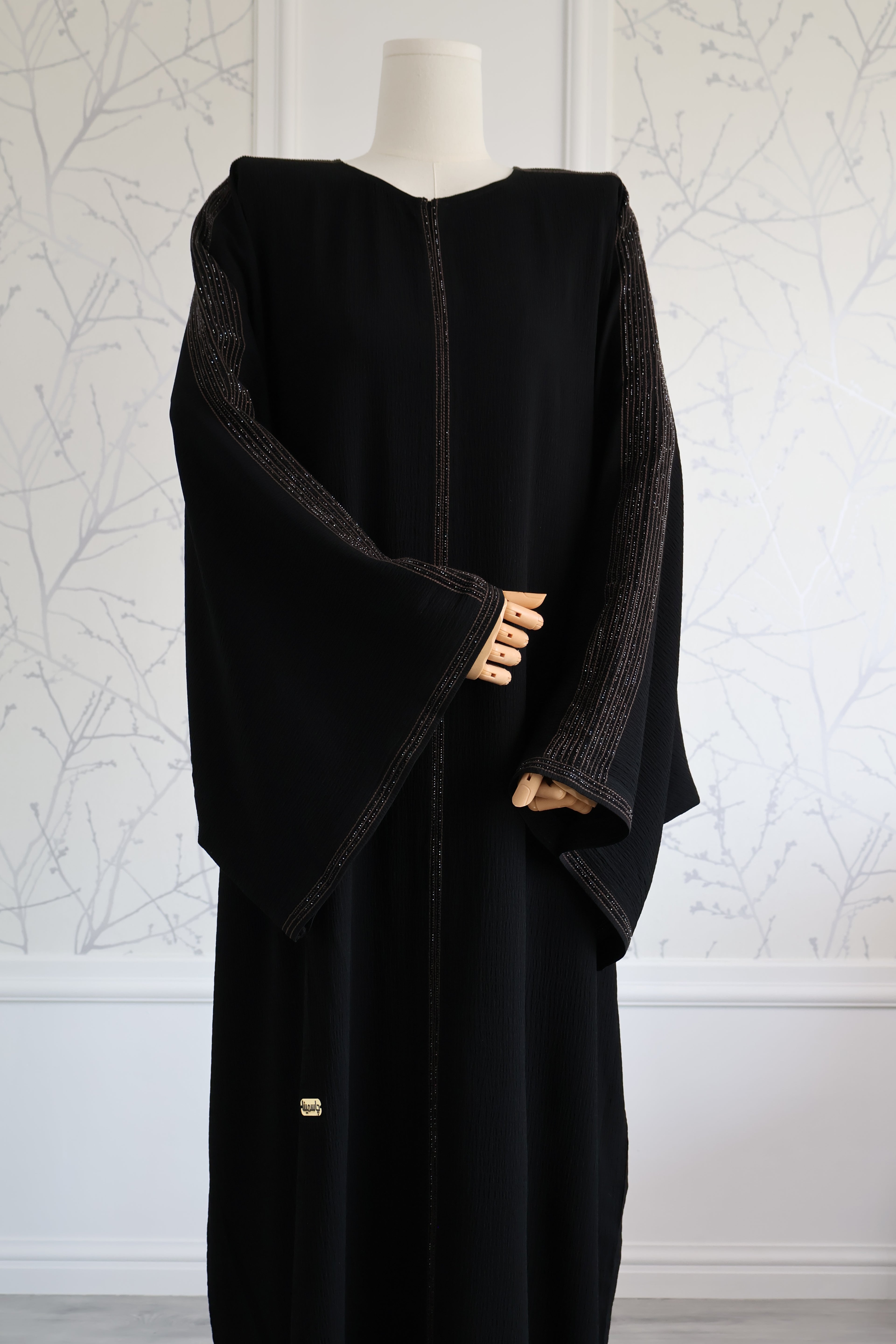 Abaya Jasmine – elegante bescheiden abaya, vooraanzicht – HBYA