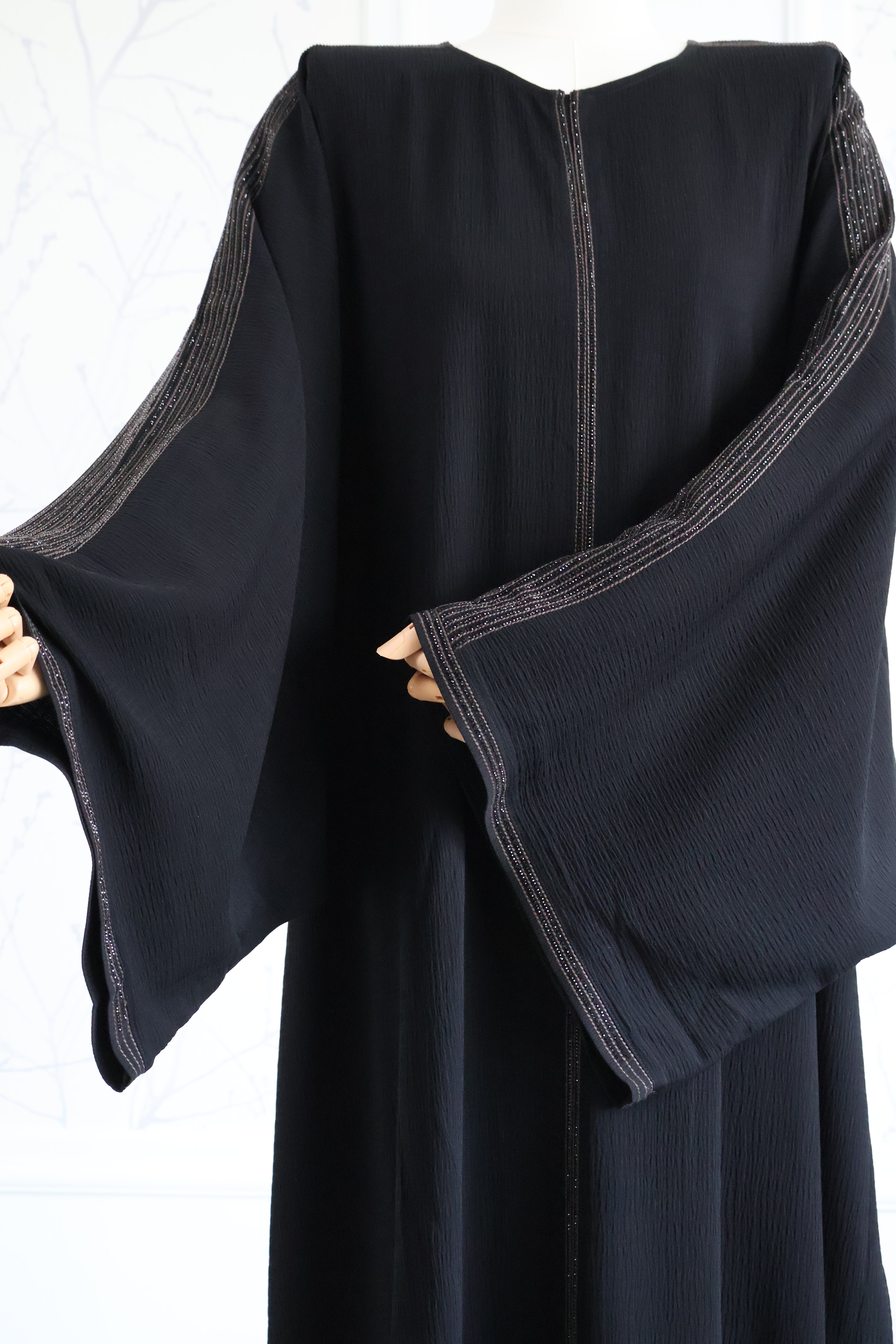 Abaya Jasmine – zijaanzicht vloeiende damesabaya – HBYA