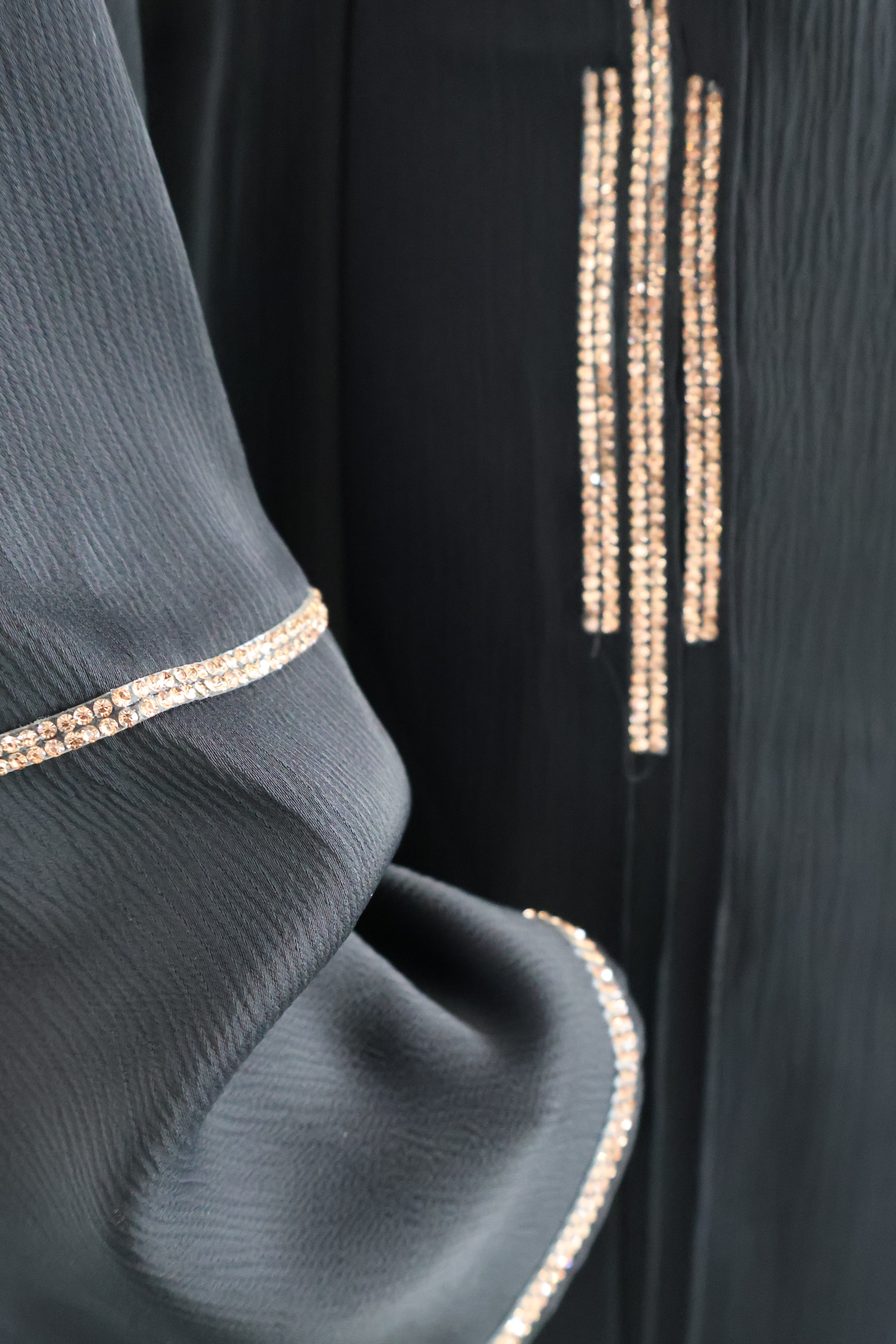 Abaya Lina – zijaanzicht vloeiende damesabaya – HBYA