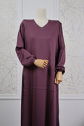 Paarse abaya van crêpestof met elegante pasvorm - Abaya Basic Paars Crêpe | HBYA