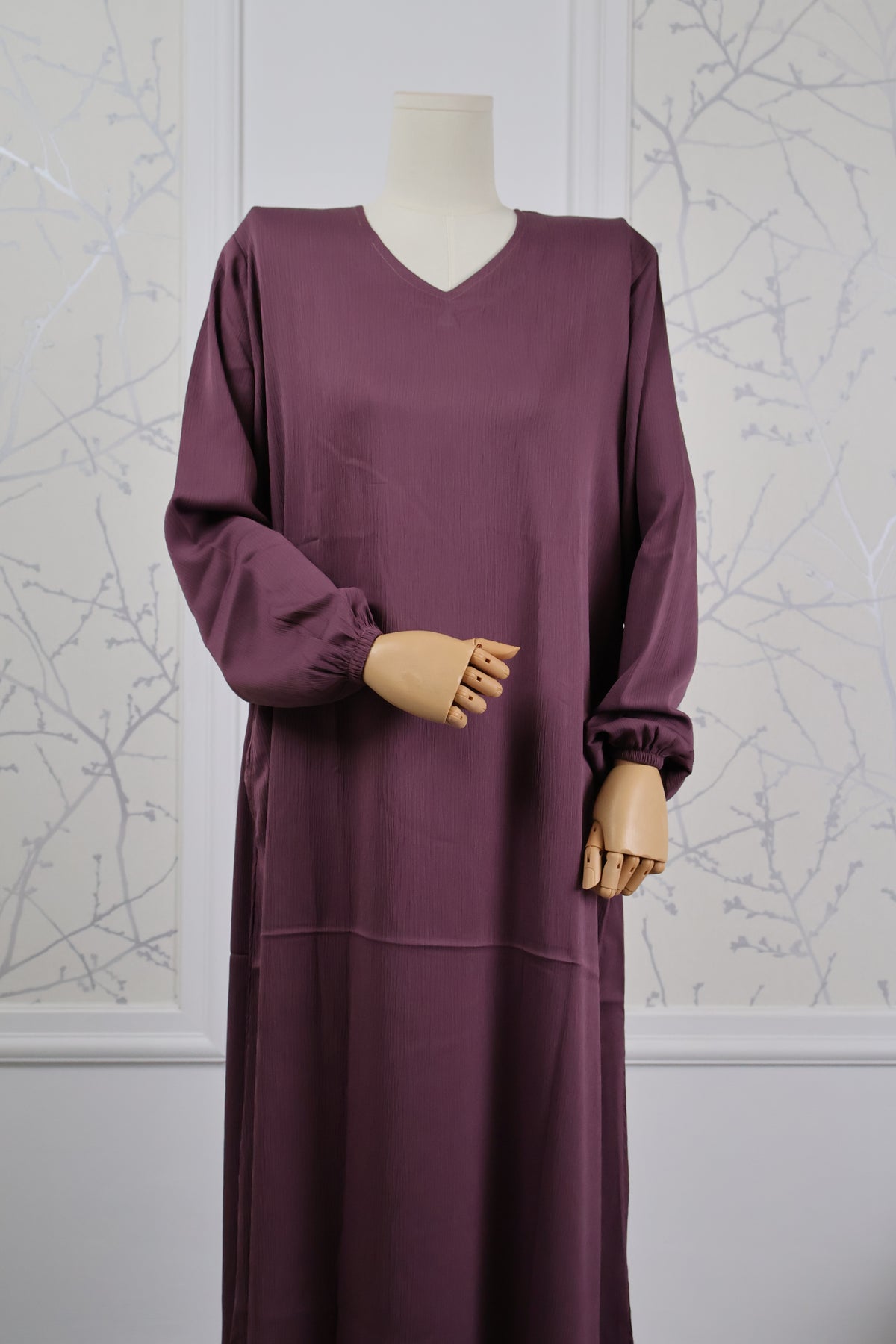 Paarse abaya van crêpestof met elegante pasvorm - Abaya Basic Paars Crêpe | HBYA