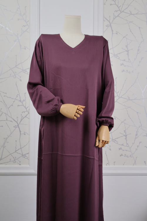 Paarse abaya van crêpestof met elegante pasvorm - Abaya Basic Paars Crêpe | HBYA