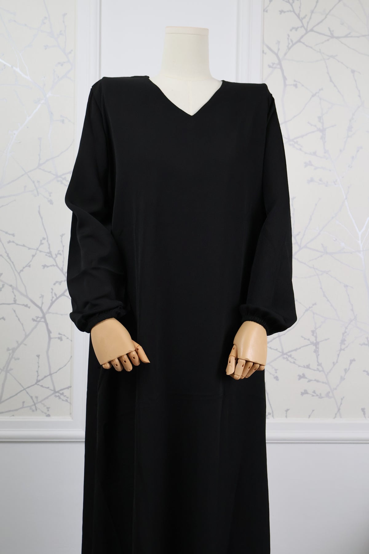 Zwarte abaya van crêpestof met elegante pasvorm - Abaya Basic Zwart Crepe | HBYA