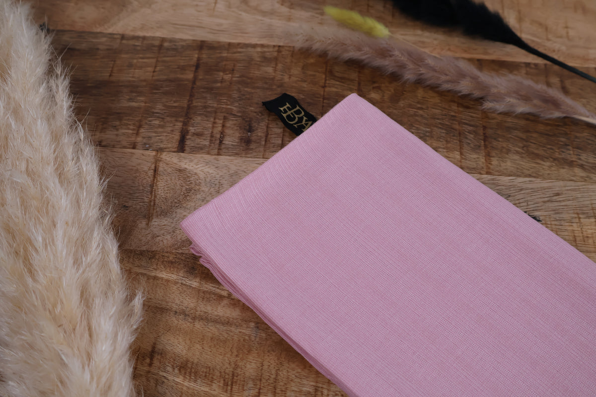 Hijab Crêpe Roze - zachte roze hoofddoek van crêpestof - HBYA