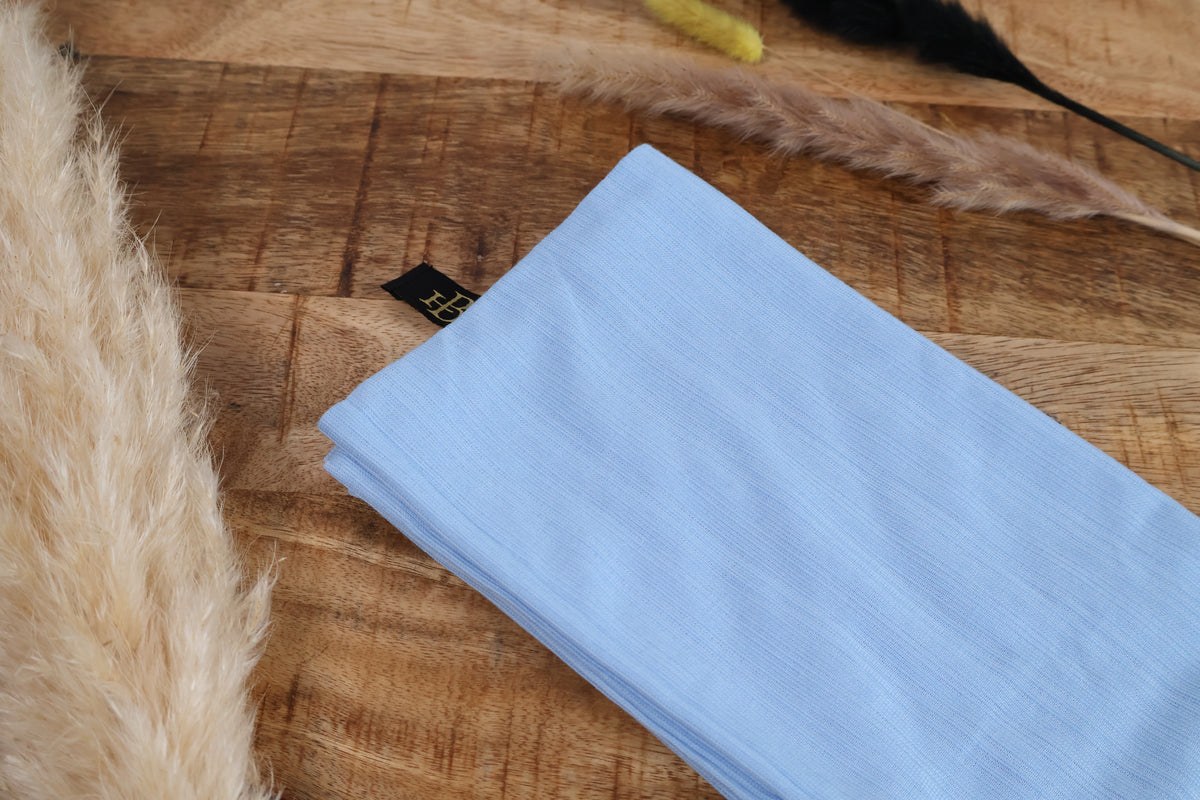 Hijab Crêpe Baby Blauw - zachte lichtblauwe hoofddoek van crêpestof - HBYA