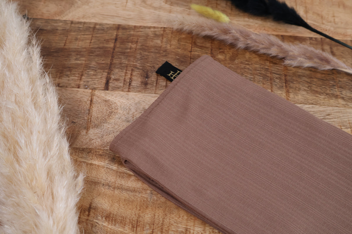 Hijab Crêpe Licht Bruin - zachte lichtbruine hoofddoek van crêpestof - HBYA